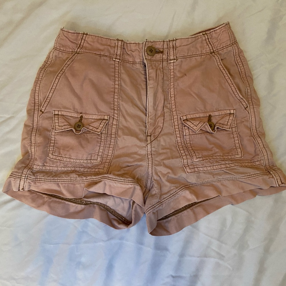 AMERICAN EAGLE KHAKI SHORTS SIZE DOUBLE ZERO, GREAT CONDITION AND  NICE FITTING!